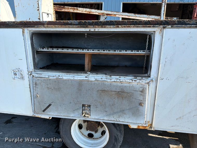 image for item NM9824 2002 Chevrolet W4500 bucket truck