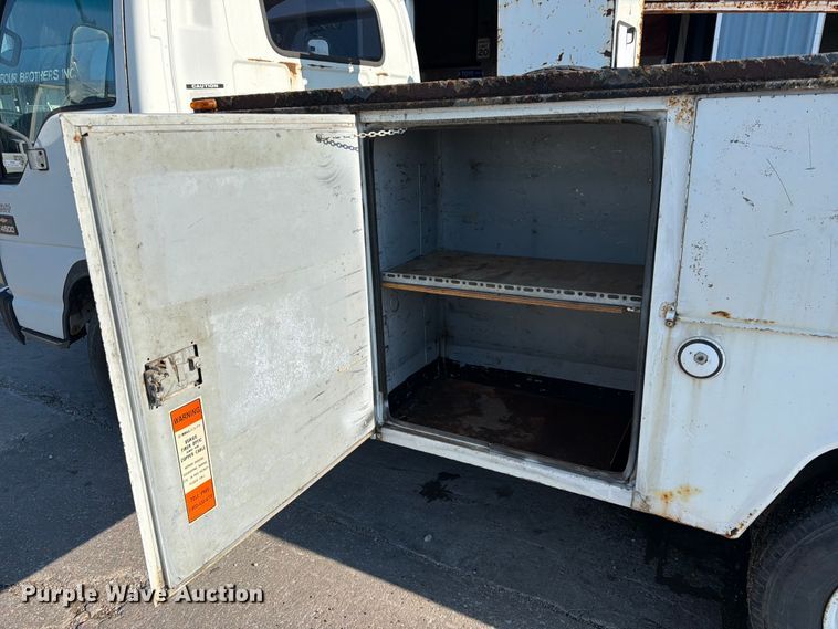 image for item NM9824 2002 Chevrolet W4500 bucket truck