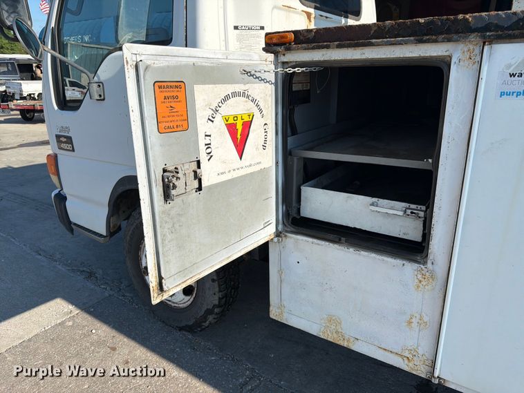 image for item NM9824 2002 Chevrolet W4500 bucket truck