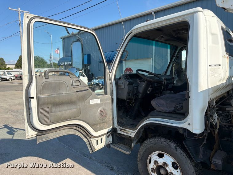 image for item NM9824 2002 Chevrolet W4500 bucket truck