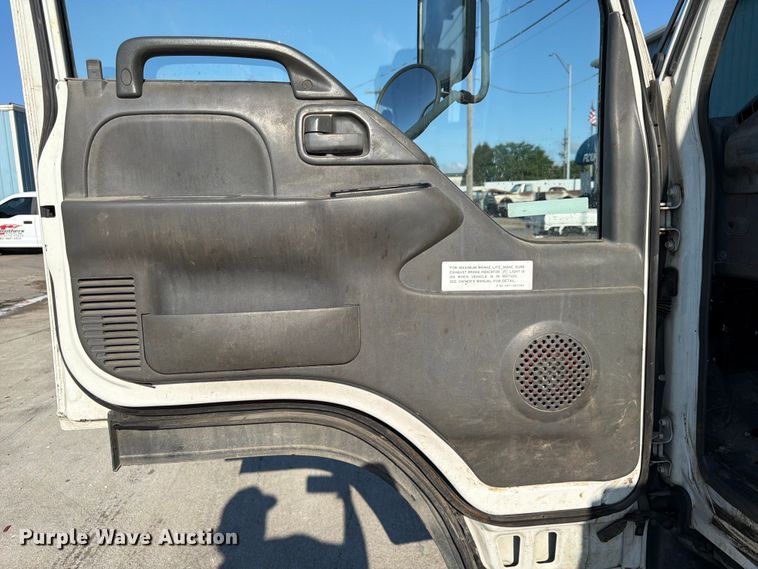 image for item NM9824 2002 Chevrolet W4500 bucket truck