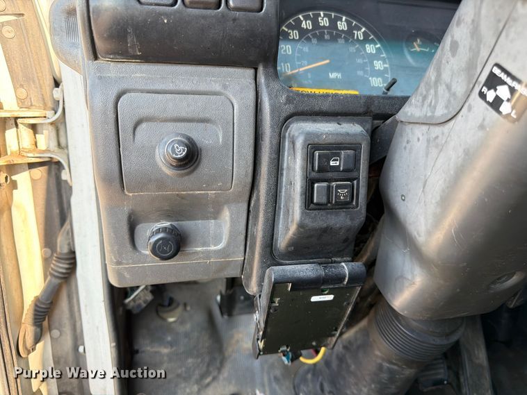 image for item NM9824 2002 Chevrolet W4500 bucket truck