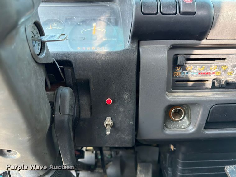 image for item NM9824 2002 Chevrolet W4500 bucket truck