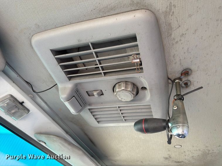 image for item NM9824 2002 Chevrolet W4500 bucket truck