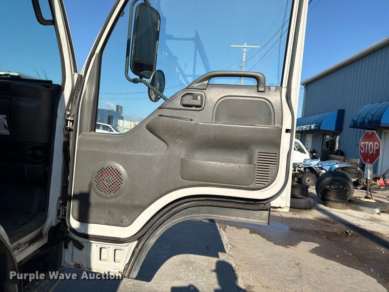 image for item NM9824 2002 Chevrolet W4500 bucket truck