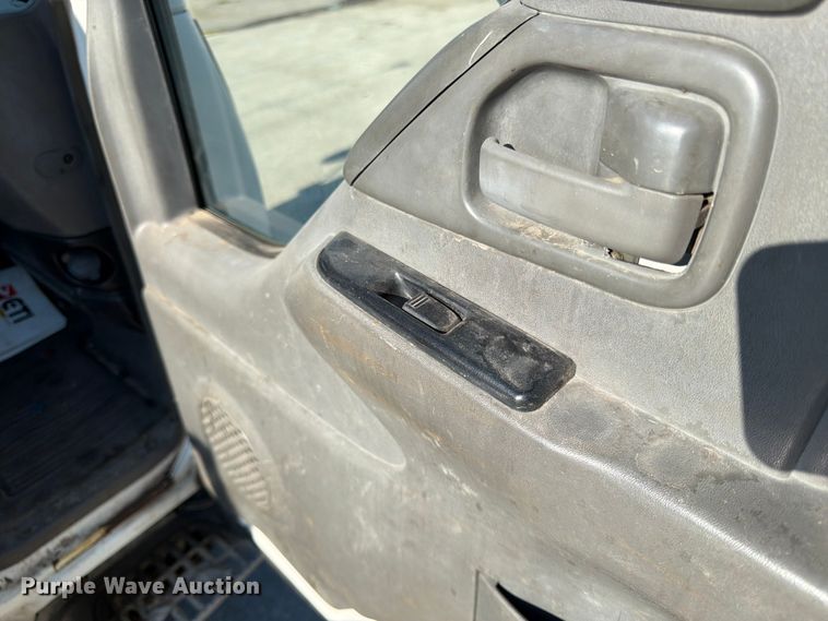 image for item NM9824 2002 Chevrolet W4500 bucket truck