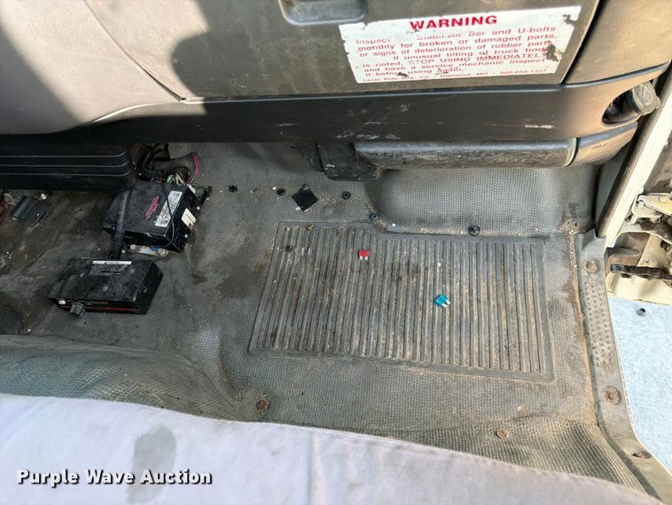image for item NM9824 2002 Chevrolet W4500 bucket truck