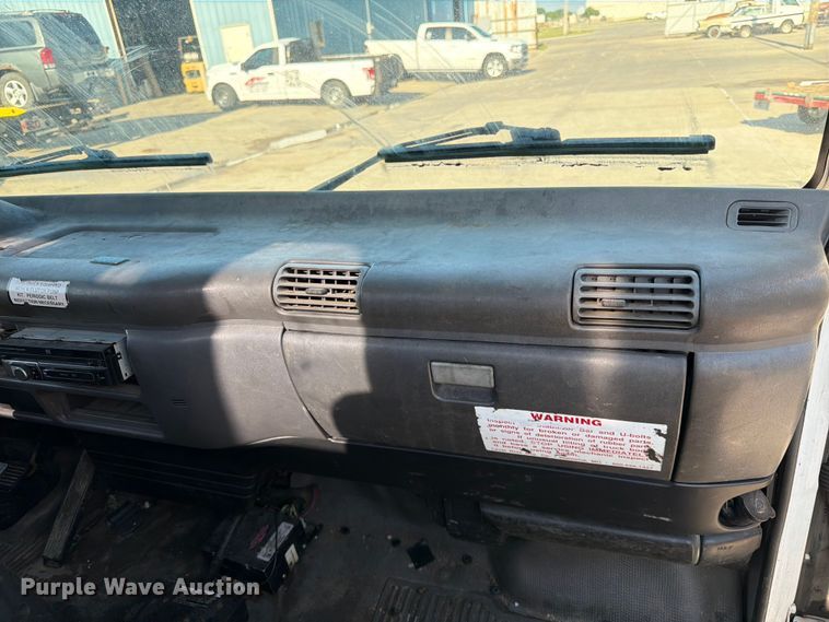 image for item NM9824 2002 Chevrolet W4500 bucket truck