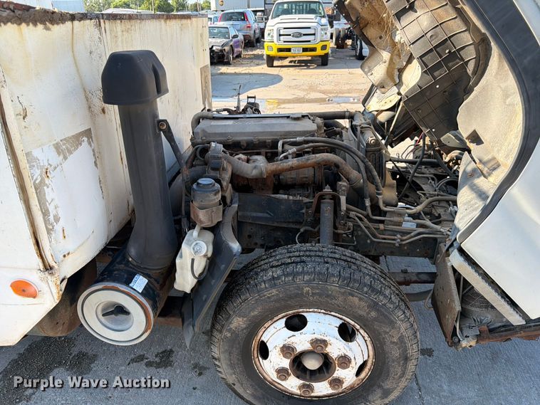 image for item NM9824 2002 Chevrolet W4500 bucket truck