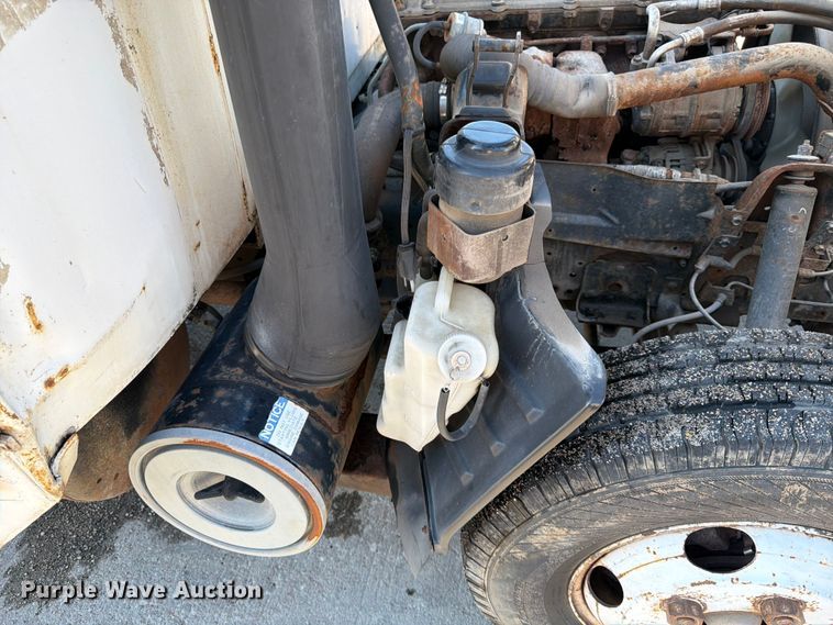 image for item NM9824 2002 Chevrolet W4500 bucket truck