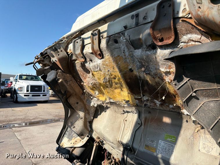 image for item NM9824 2002 Chevrolet W4500 bucket truck