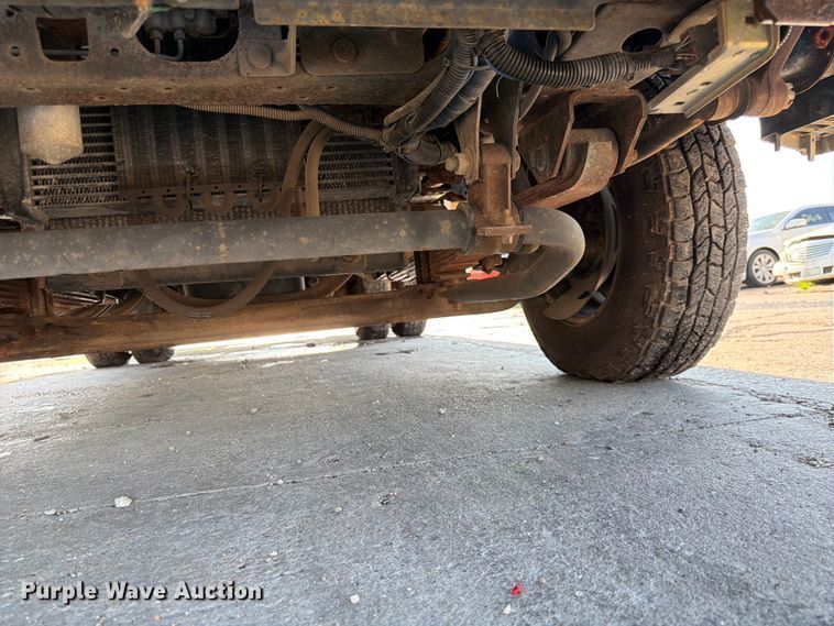 image for item NM9824 2002 Chevrolet W4500 bucket truck