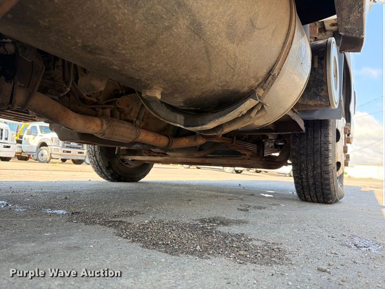 image for item NM9824 2002 Chevrolet W4500 bucket truck