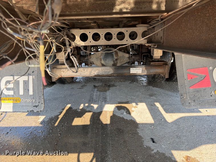 image for item NM9824 2002 Chevrolet W4500 bucket truck