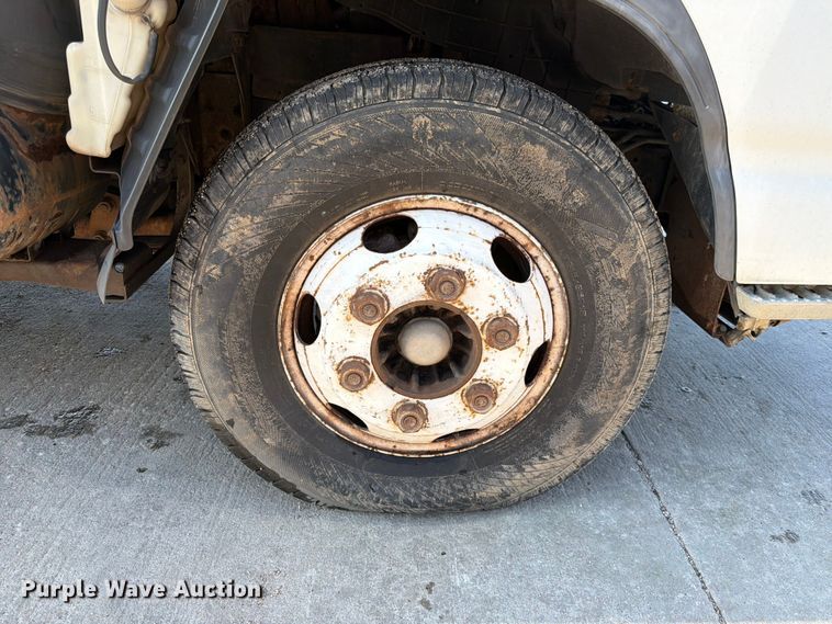 image for item NM9824 2002 Chevrolet W4500 bucket truck