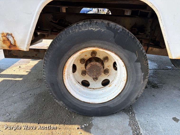 image for item NM9824 2002 Chevrolet W4500 bucket truck