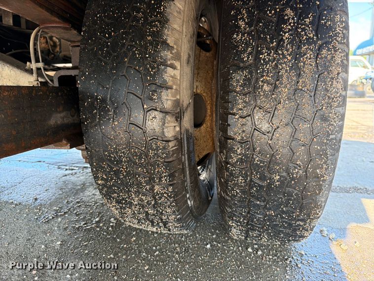 image for item NM9824 2002 Chevrolet W4500 bucket truck