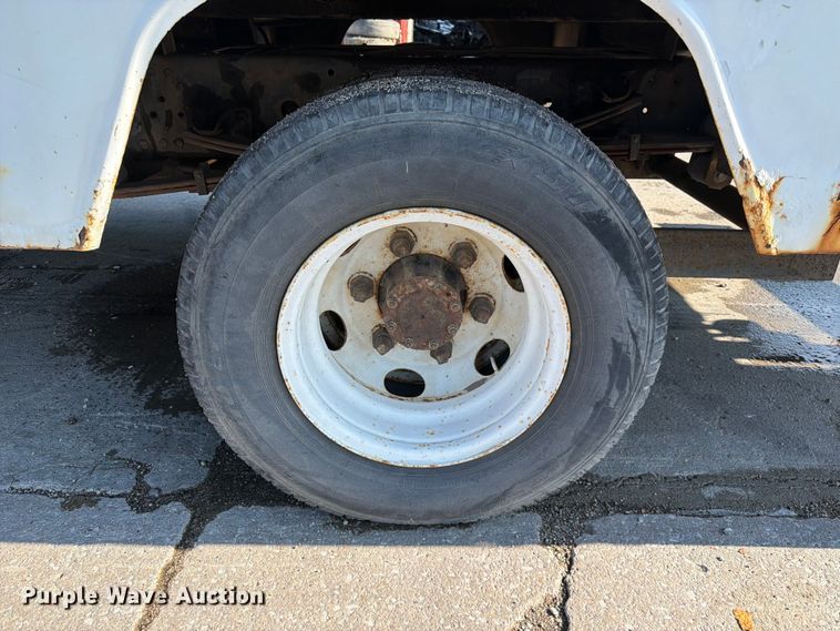 image for item NM9824 2002 Chevrolet W4500 bucket truck