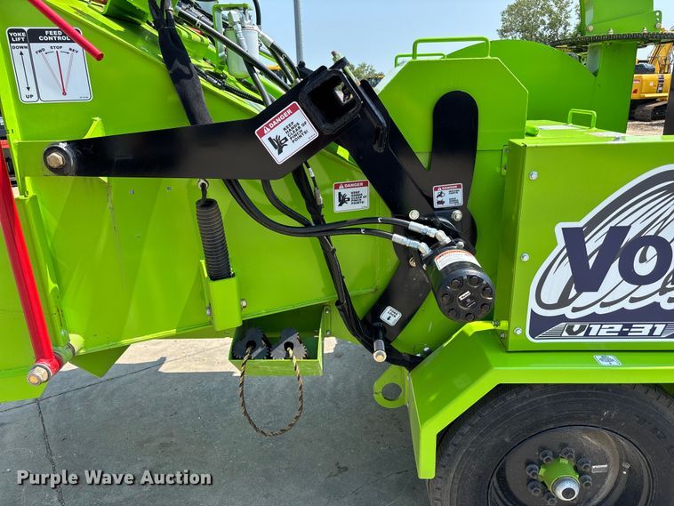 image for item NM9915 2025 Dyna V-12 wood chipper