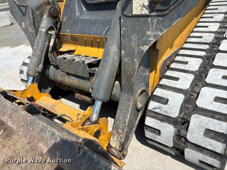 image for item NM9917 2019 John Deere 333G tracked skid steer loader