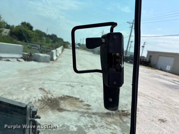 image for item NM9917 2019 John Deere 333G tracked skid steer loader