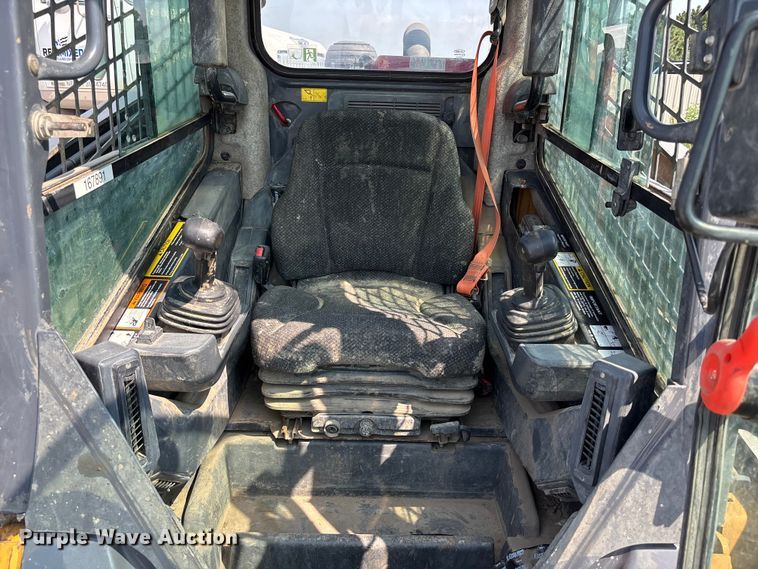 image for item NM9917 2019 John Deere 333G tracked skid steer loader