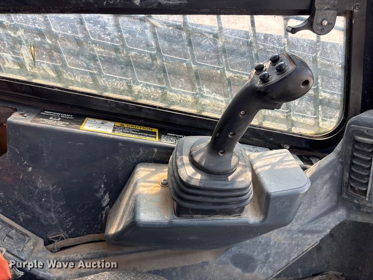 image for item NM9917 2019 John Deere 333G tracked skid steer loader