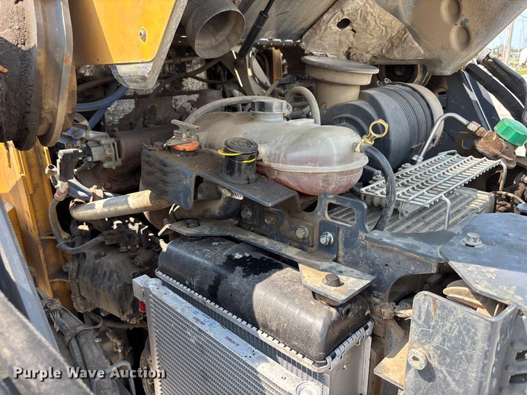 image for item NM9917 2019 John Deere 333G tracked skid steer loader