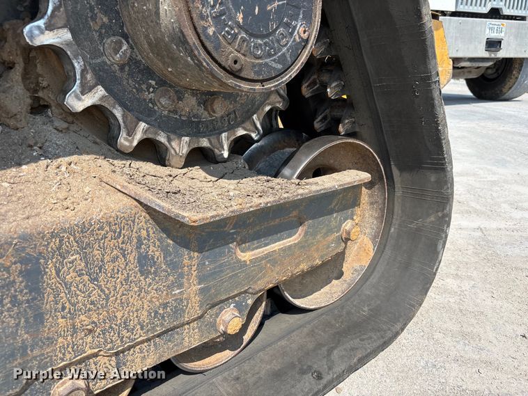 image for item NM9917 2019 John Deere 333G tracked skid steer loader