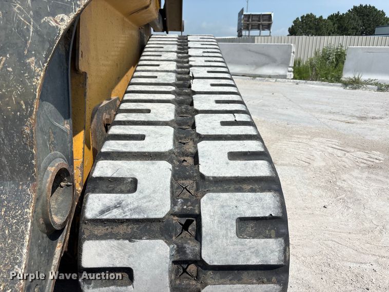 image for item NM9917 2019 John Deere 333G tracked skid steer loader