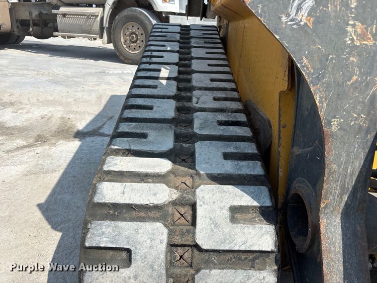 image for item NM9917 2019 John Deere 333G tracked skid steer loader