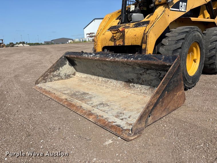 image for item NM9928 2004 Caterpillar 268B skid steer loader