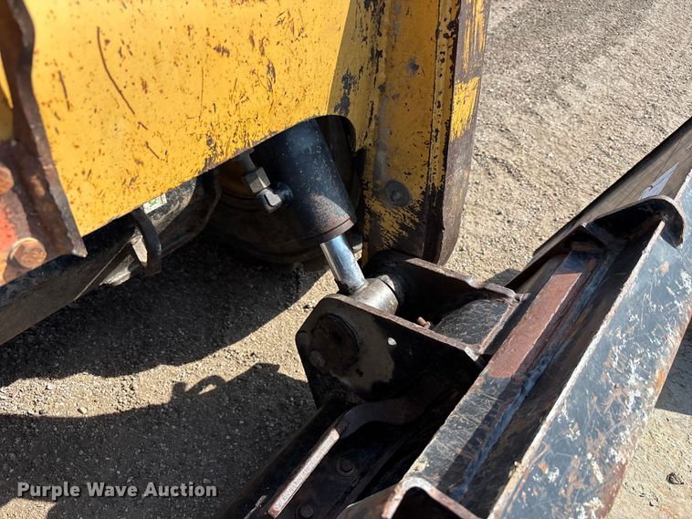 image for item NM9928 2004 Caterpillar 268B skid steer loader