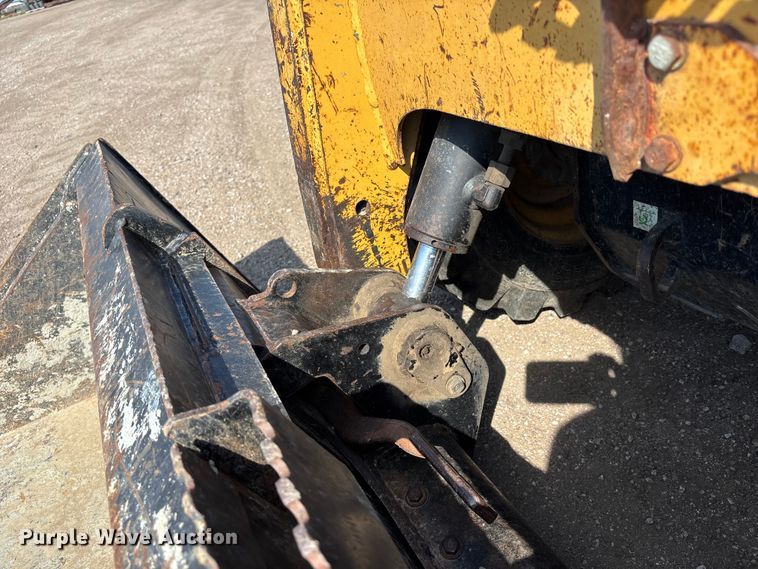 image for item NM9928 2004 Caterpillar 268B skid steer loader