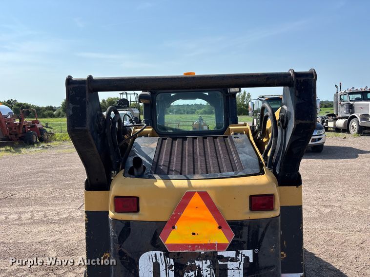image for item NM9928 2004 Caterpillar 268B skid steer loader