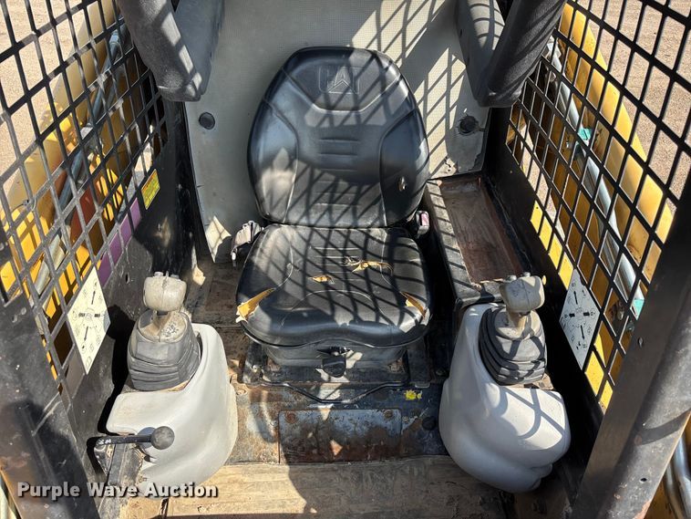 image for item NM9928 2004 Caterpillar 268B skid steer loader