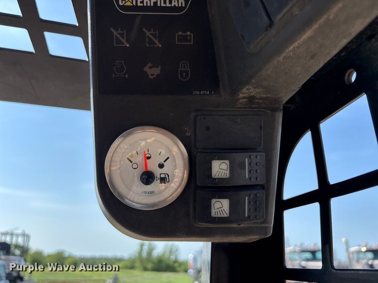 image for item NM9928 2004 Caterpillar 268B skid steer loader