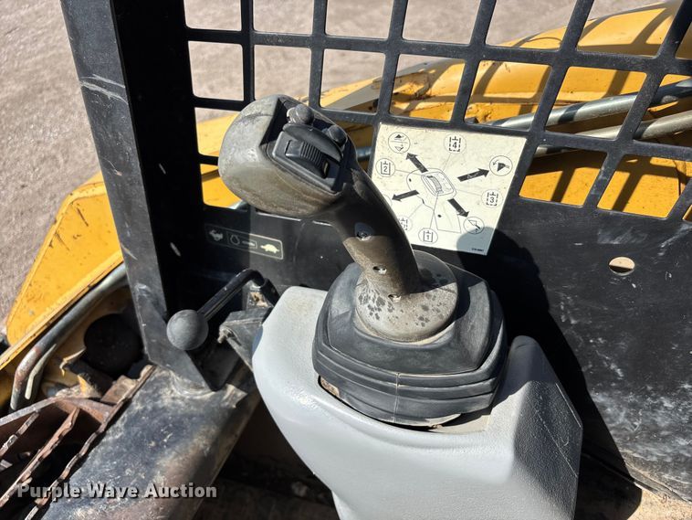 image for item NM9928 2004 Caterpillar 268B skid steer loader