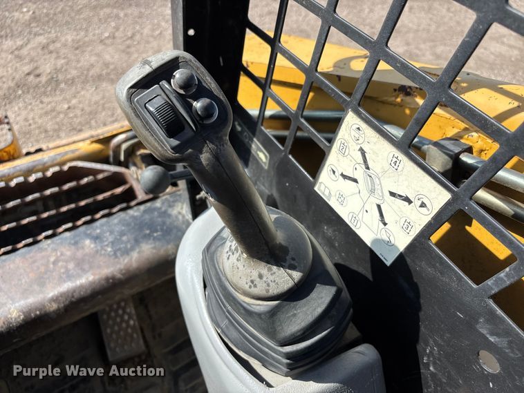 image for item NM9928 2004 Caterpillar 268B skid steer loader