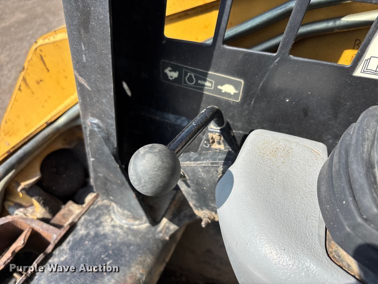 image for item NM9928 2004 Caterpillar 268B skid steer loader