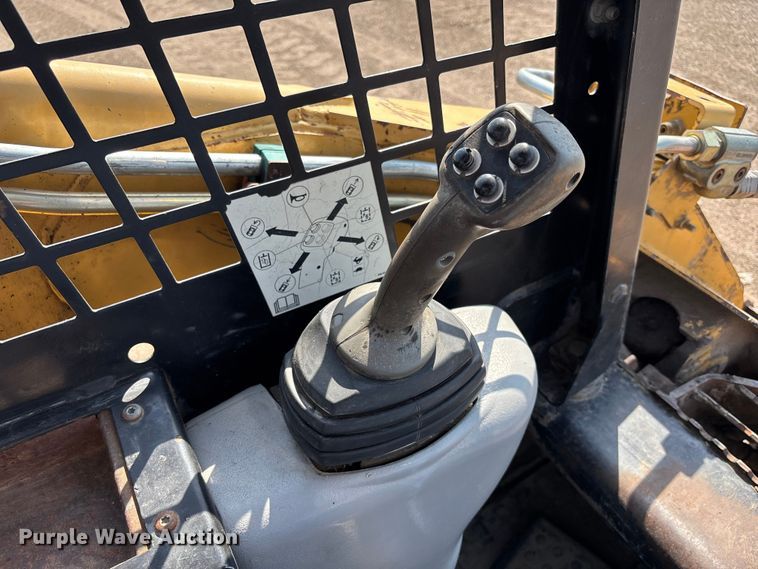 image for item NM9928 2004 Caterpillar 268B skid steer loader