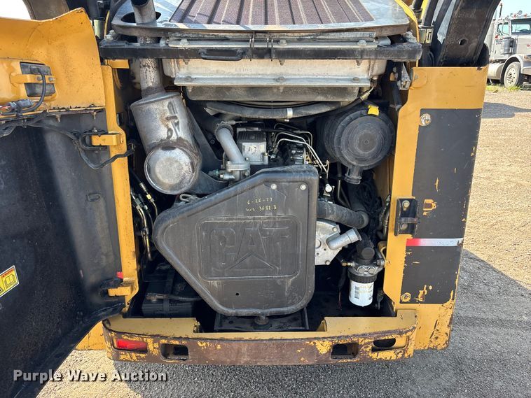 image for item NM9928 2004 Caterpillar 268B skid steer loader