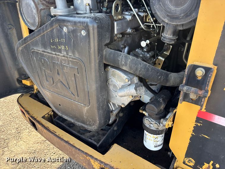 image for item NM9928 2004 Caterpillar 268B skid steer loader