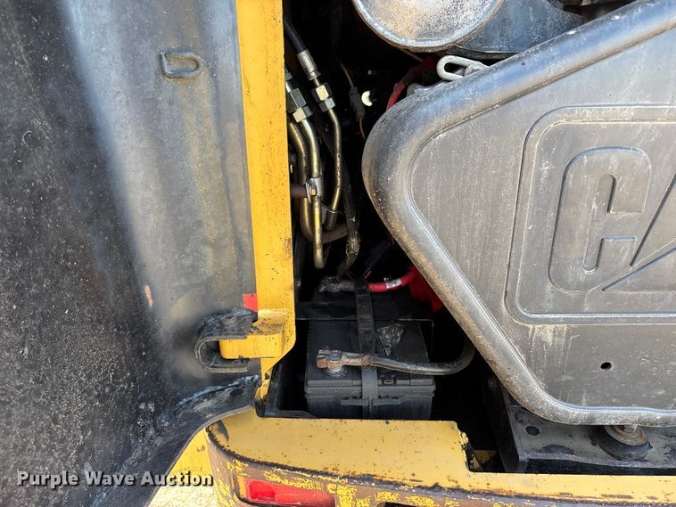 image for item NM9928 2004 Caterpillar 268B skid steer loader
