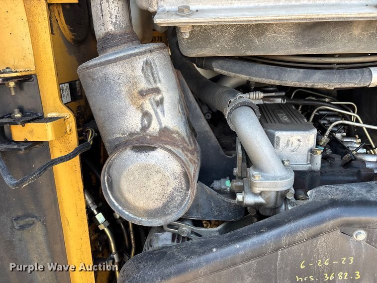 image for item NM9928 2004 Caterpillar 268B skid steer loader