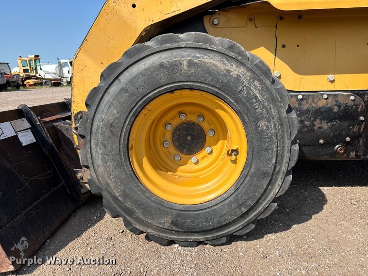 image for item NM9928 2004 Caterpillar 268B skid steer loader