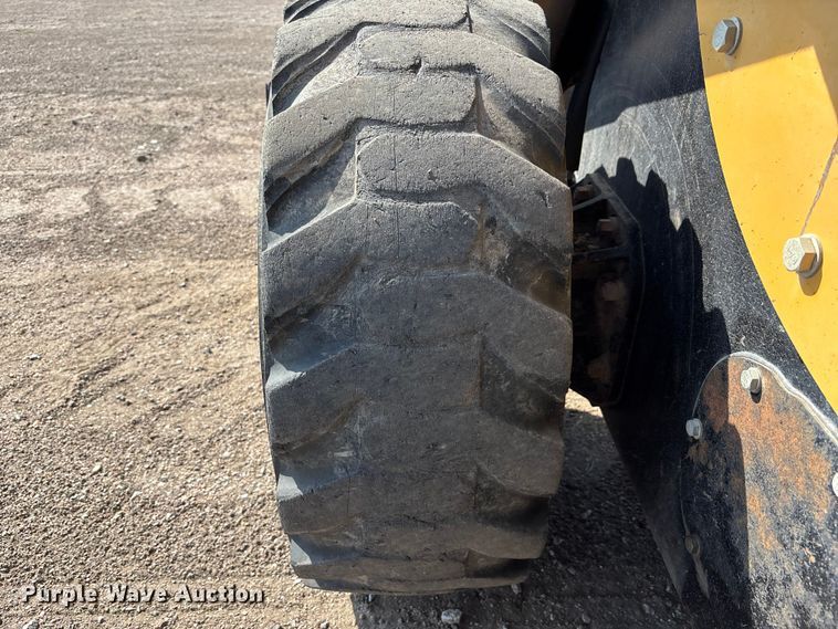 image for item NM9928 2004 Caterpillar 268B skid steer loader