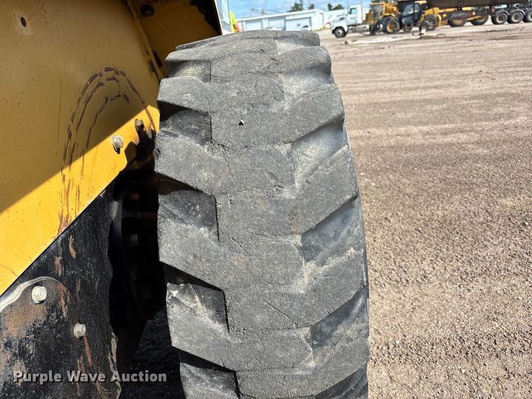 image for item NM9928 2004 Caterpillar 268B skid steer loader