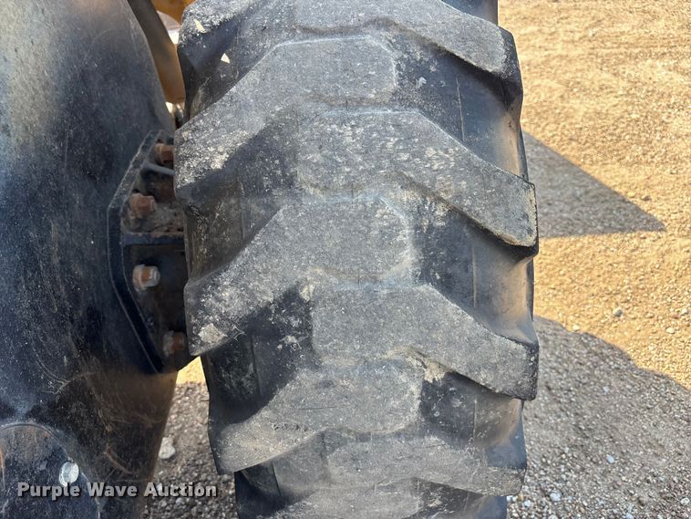 image for item NM9928 2004 Caterpillar 268B skid steer loader