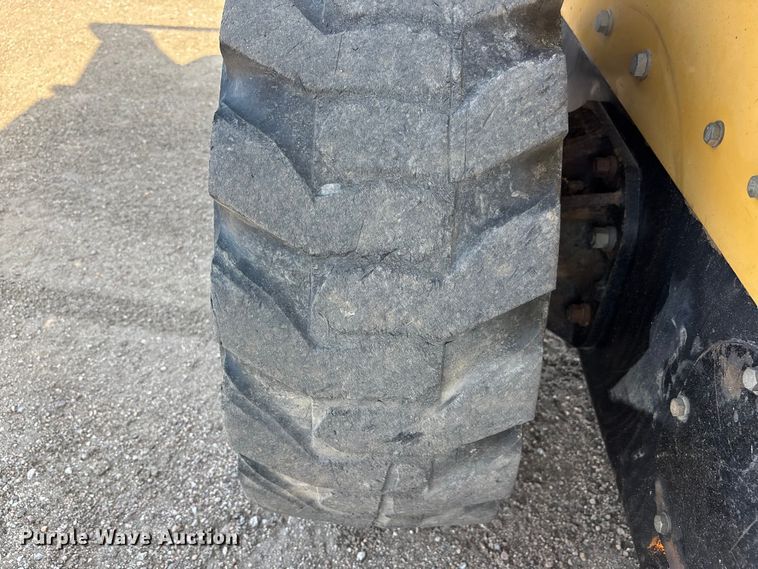 image for item NM9928 2004 Caterpillar 268B skid steer loader
